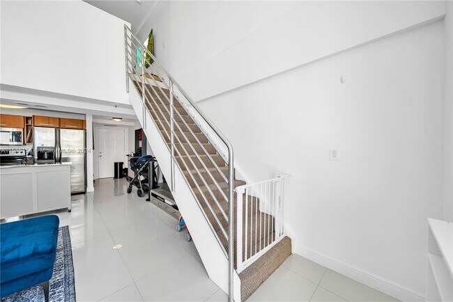 Building Photo - 6362 Collins Ave