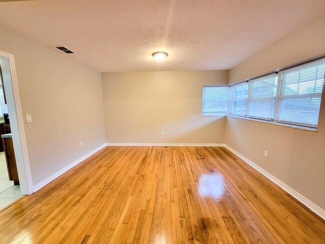 Building Photo - 477 Del Monte Dr