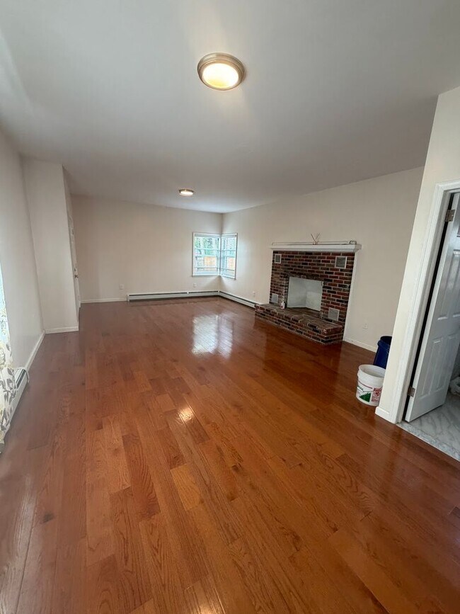 Foto del edificio - 4 Bedroom Single Family Home for Rent