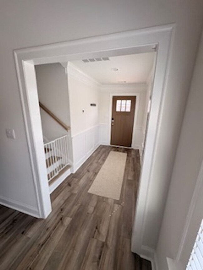 Building Photo - Available May!