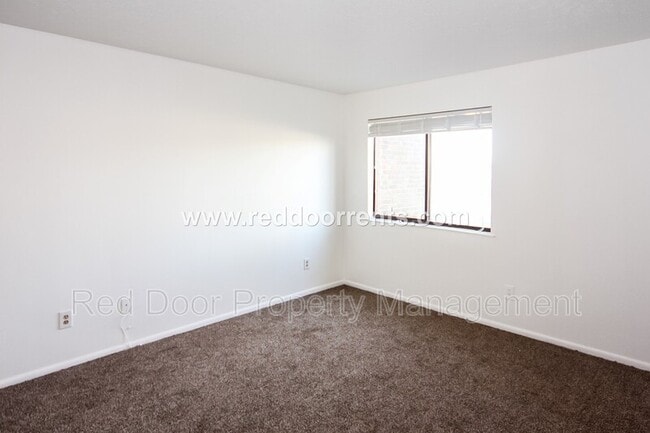 Building Photo - 4381 Village Pkwy Cir W