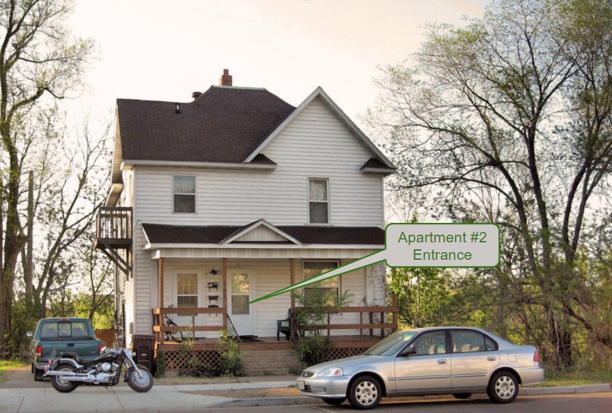 Primary Photo - 702 E Grand Ave