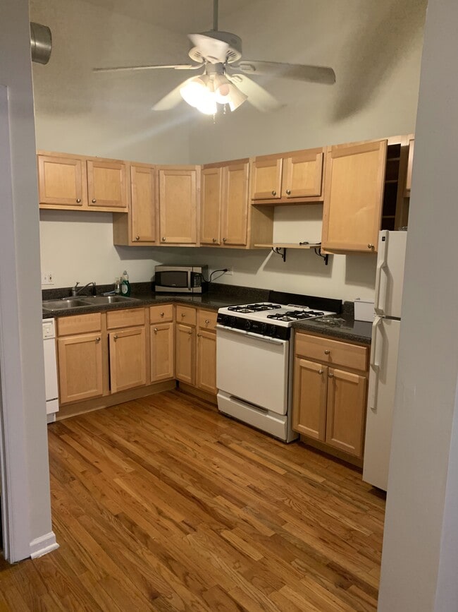Photo - 1538 N Milwaukee Ave (Chicago, IL) Apartments
