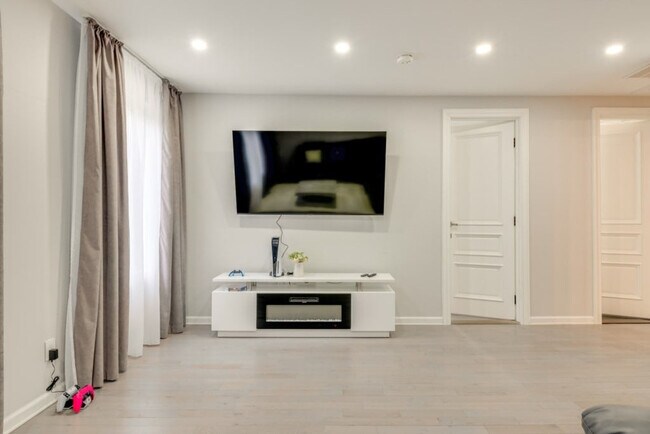 Foto del edificio - 2135 Rosemont Dr