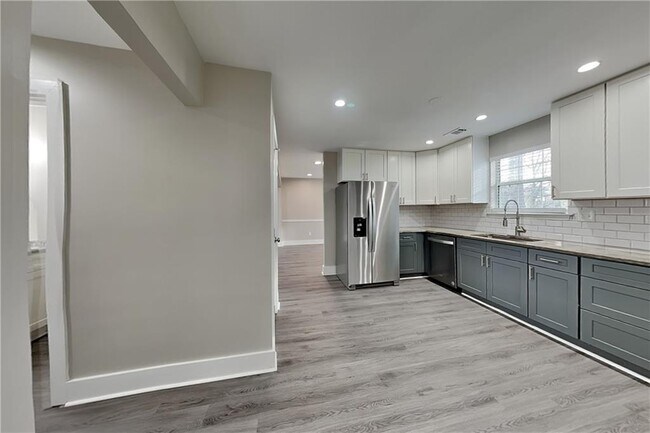 Foto del edificio - 104 Silvergrass Dr