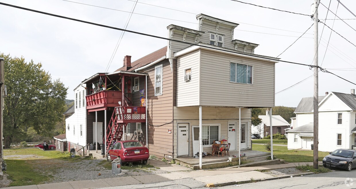 630 W Main St, Rural Valley, PA 16249 Apartments in Rural Valley, PA