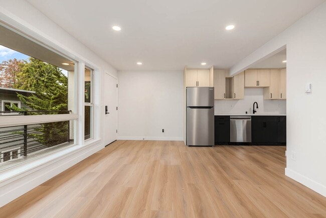 Foto del edificio - 6721 24th Ave NW