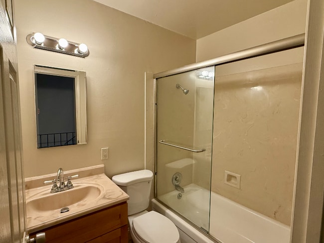 Building Photo - 1054 Dolores St