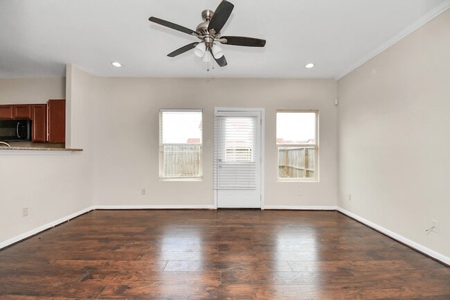 Foto del edificio - 8706 Beviamo St