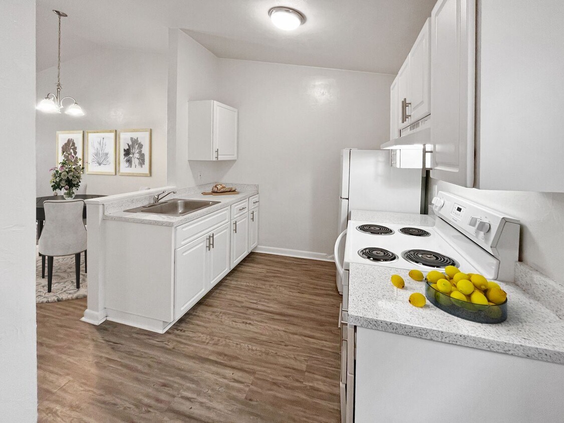 Building Photo - North Pointe Villas C