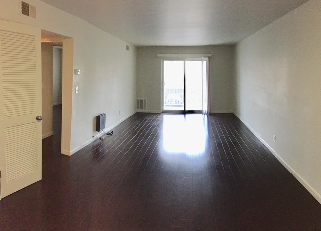Building Photo - 310 6th Ave
