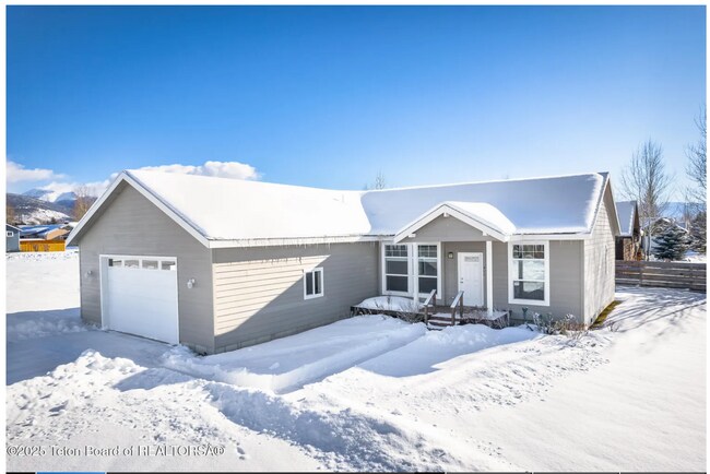 Foto del edificio - 911 Rachel Rd