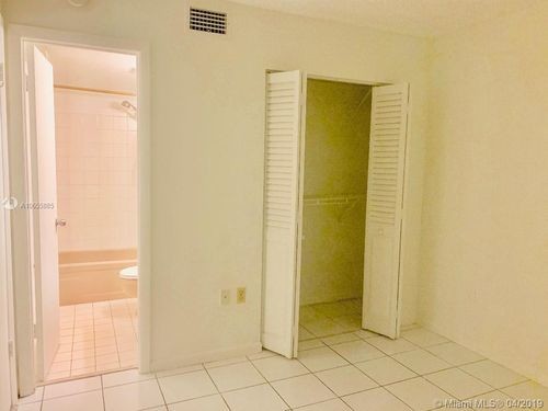 Foto del edificio - 2575 SW 27th Ave