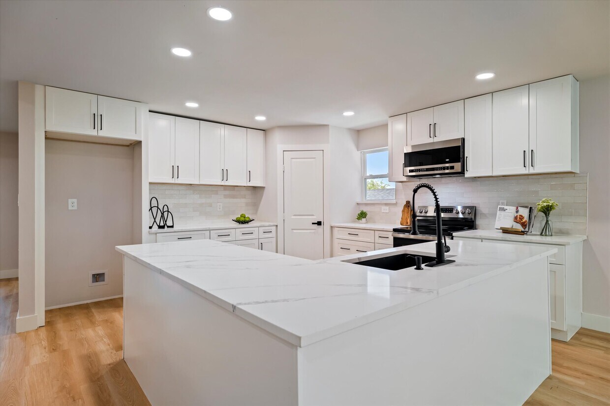 Foto principal - 8500 Gibbs Dr