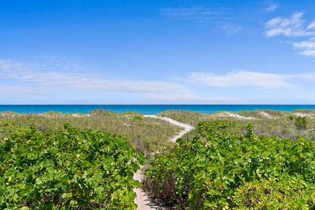 Foto del edificio - 1554 N Ocean Way