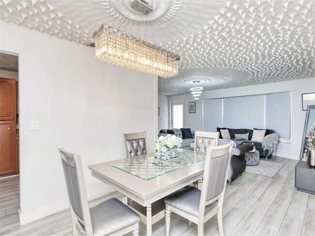 Foto del edificio - 7809 Ramona St