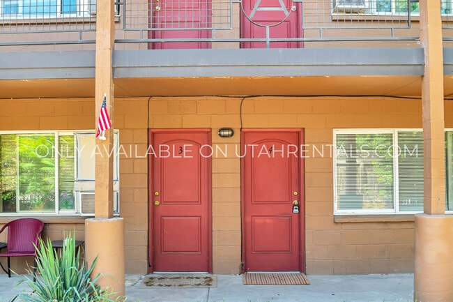 Building Photo - 241 N 8th W