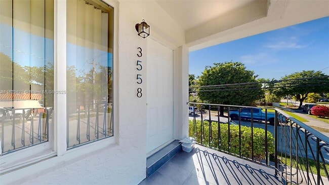 Building Photo - 3556 SW 26th St