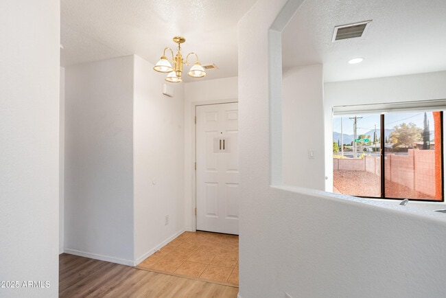 Building Photo - 813 Ocotillo Dr