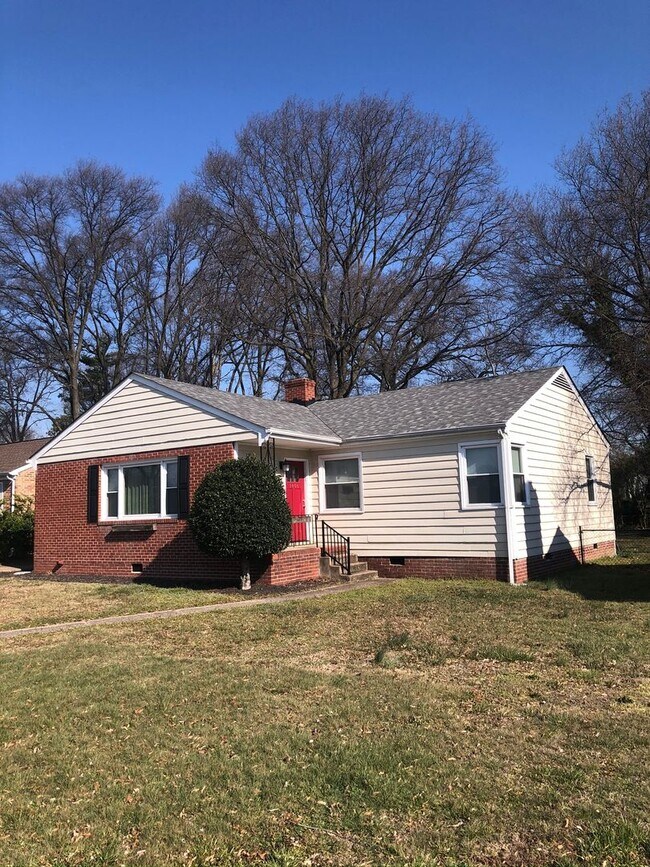 Building Photo - Beautiful, Updated 3 Bedroom Home in Sherw...