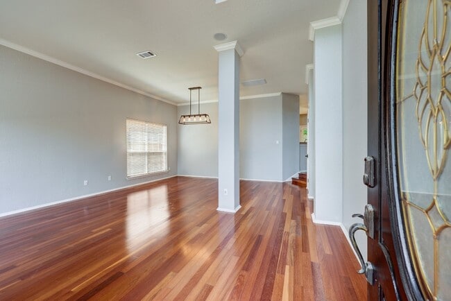 Building Photo - 10923 Sierra Oaks
