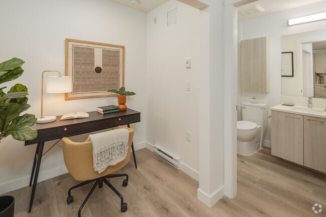 2BR + Den, 2BA - 866SF - Red Sol