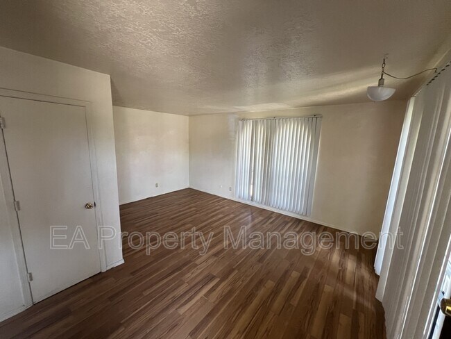 Foto del edificio - 12200 Candelaria Rd NE