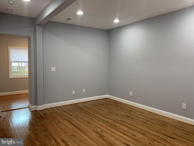 Building Photo - 1141 Owen Pl NE