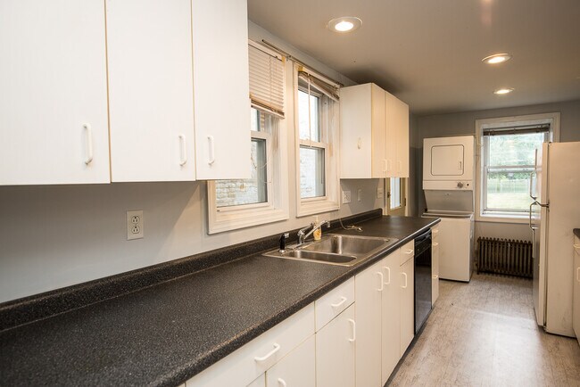 Kitchen with washer/dryer combo included - 111 E Water St