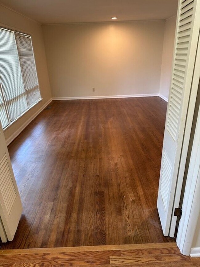 Foto del edificio - Charming 3 bed, 2 bath, 2 car garage in we...