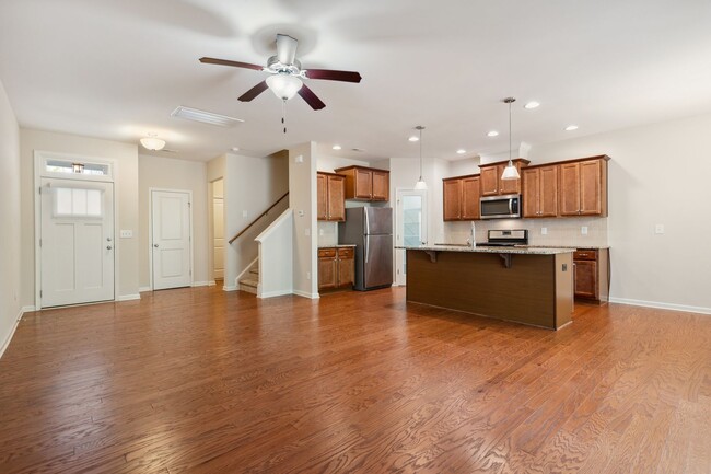 Building Photo - Stunning 3 bed/2.5 bath in Desirable Durha...
