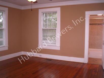 Building Photo - 3321 River Dr