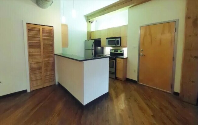 Building Photo - 1318 W Broad St