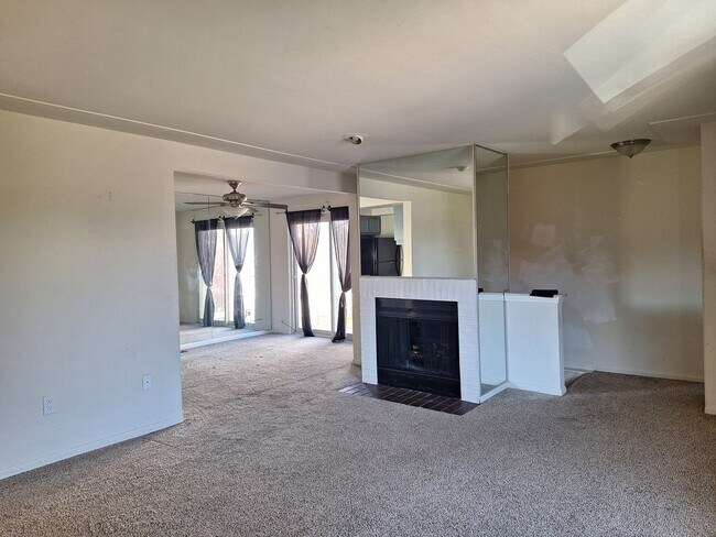 Building Photo - Charming Chesterfield Townhouse