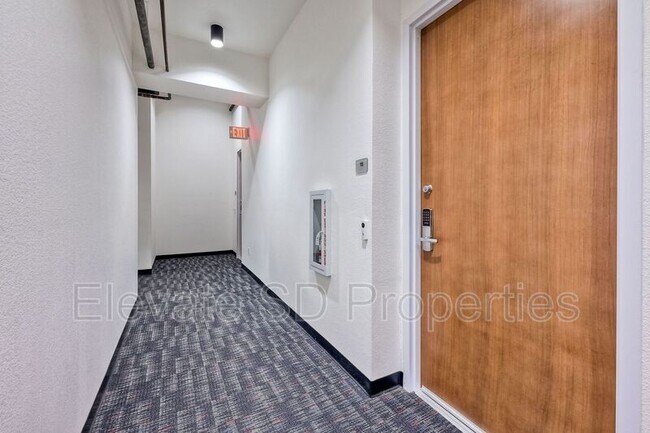Foto del edificio - 2466 1st Ave.