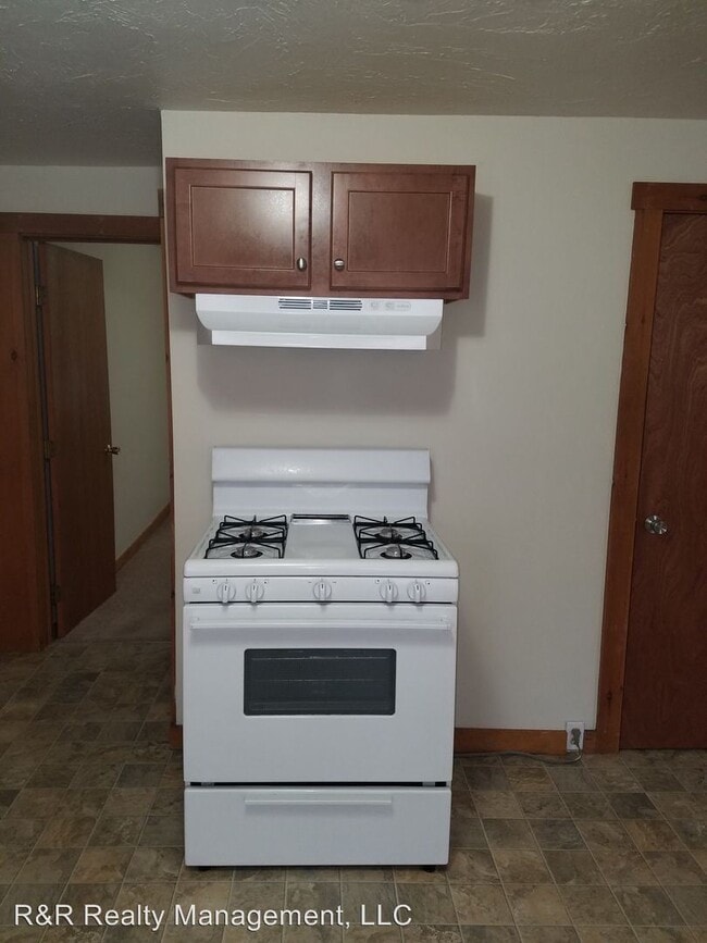 16 Cross St, Uxbridge, MA 01569 Room for Rent in Uxbridge, MA