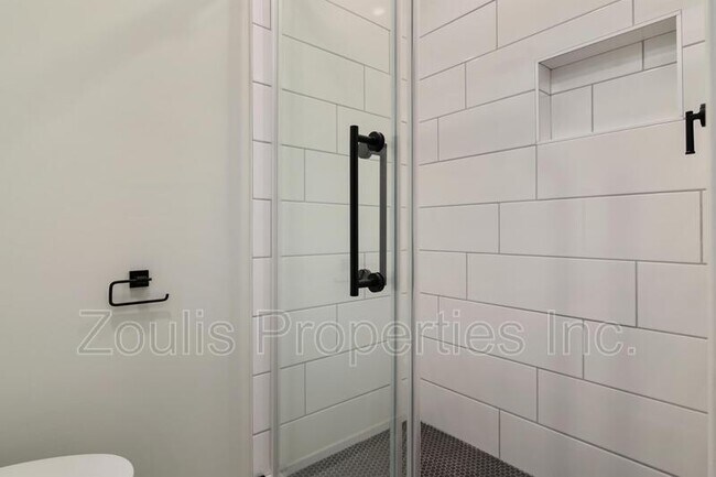 Building Photo - 607 Ponca St