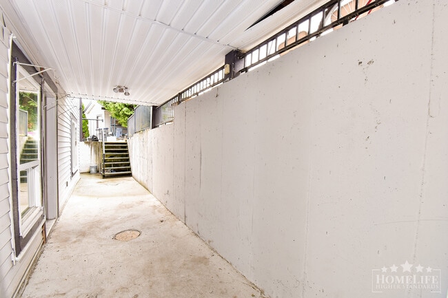Building Photo - 1 - Bed + 1 - Bath Basement Suite for Rent...