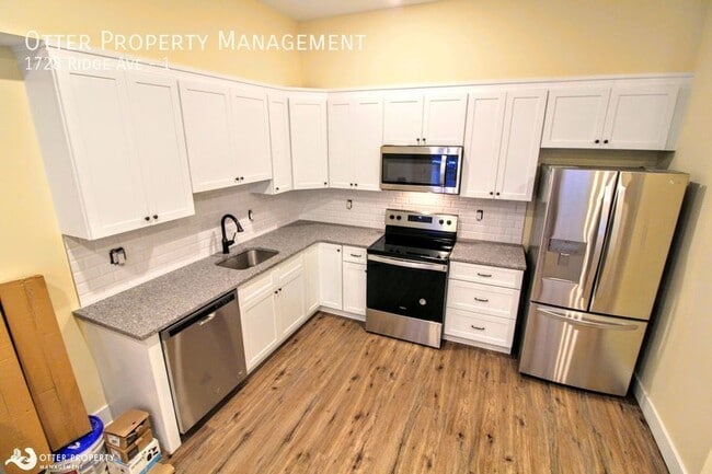 Foto del edificio - 1728 Ridge Ave