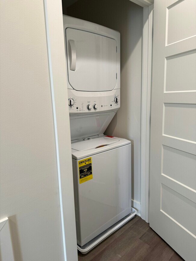 Foto del edificio - 106 E Erie St