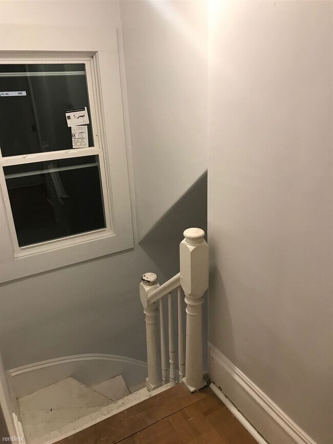 Building Photo - 4 br, 1 bath House - 40 Otis St # 2