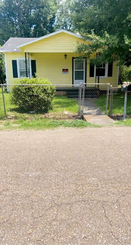 Primary Photo - 201 Thelma Dr
