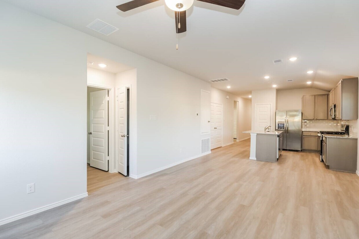 Building Photo - 24766 Linaria Dr