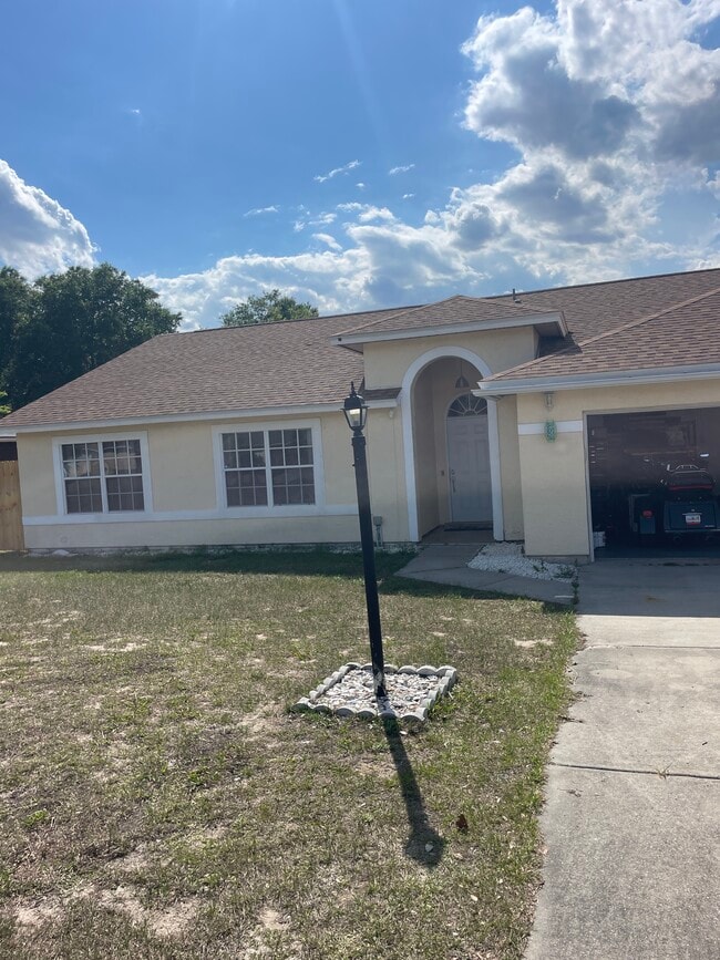 Building Photo - 308 Oak Track Ln