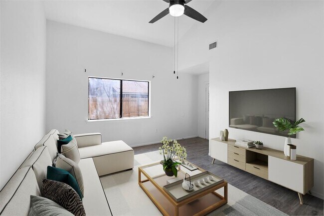 Building Photo - 643 Aspen Ln