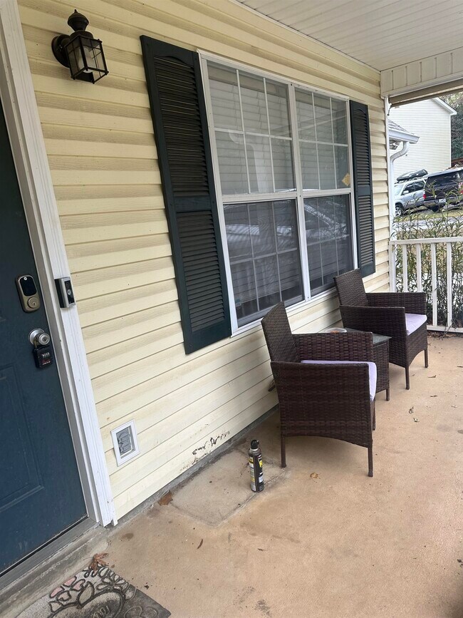 Foto del edificio - 3140 Camelliawood Cir W