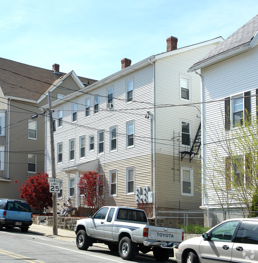 Building Photo - 130 E School St