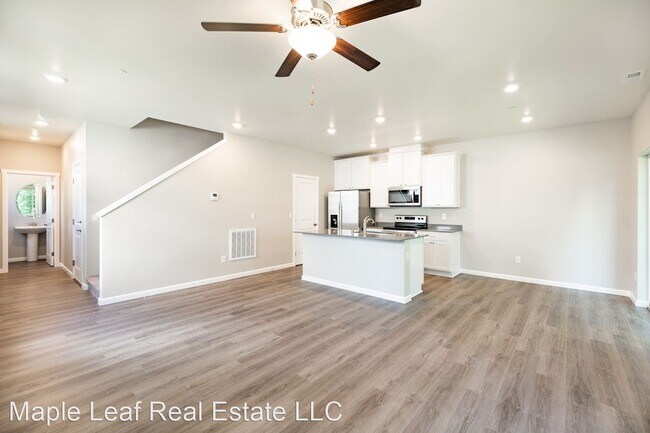 Foto del edificio - 4 br, 2.5 bath House - 8724 E Gilman Ave