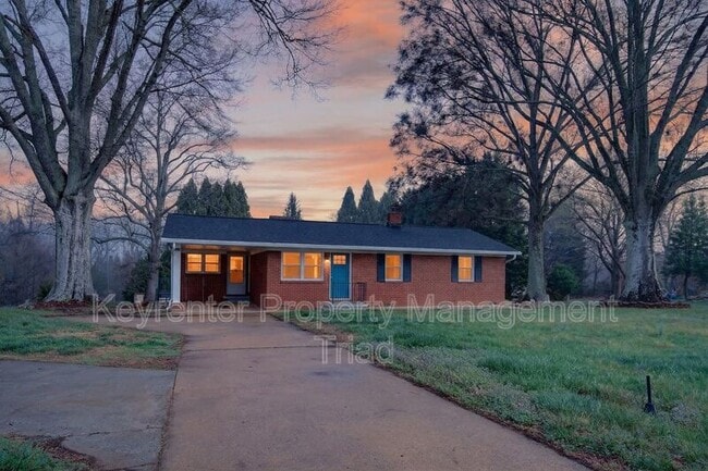 Building Photo - 8022 Linville Rd