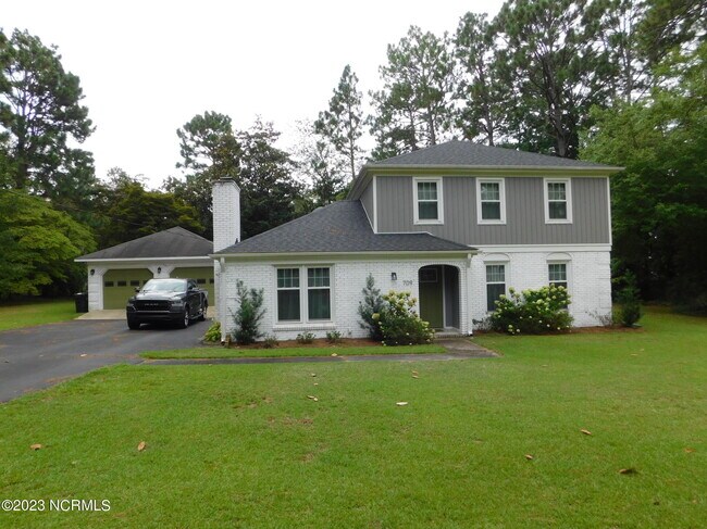 Building Photo - 709 John McQueen Rd